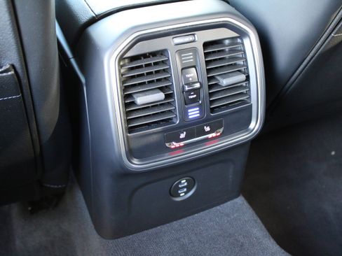 Certified 2025 Porsche Macan image 30