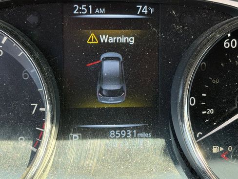 Used 2016 Nissan Rogue SV image 10