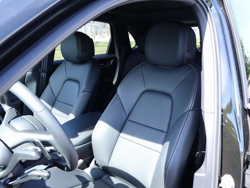 New 2025 Porsche Cayenne image 5