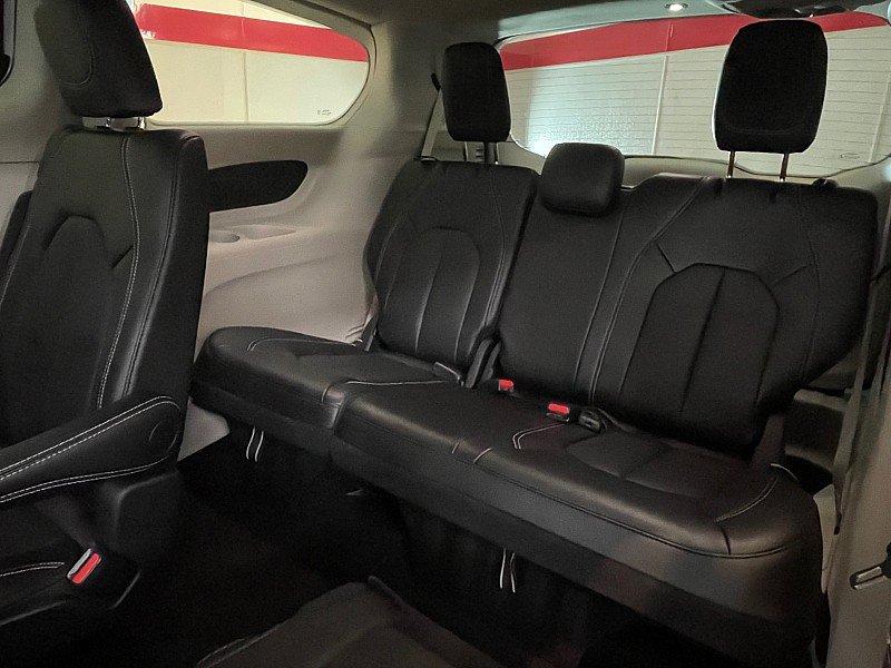 Used 2024 Chrysler Pacifica Touring-L FWD image 25
