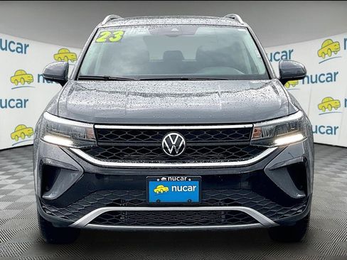 Used 2023 Volkswagen Taos SE w/ Panoramic Sunroof Package AWD/4WD image 2