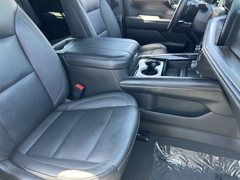 Used 2025 Chevrolet Tahoe Z71 AWD/4WD image 11