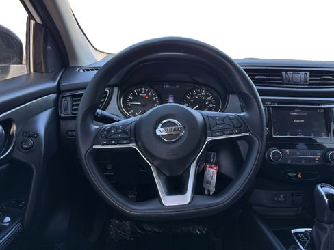 Used 2019 Nissan Rogue Sport S image 12