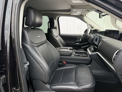 Used 2025 Ford Expedition Max Platinum image 32