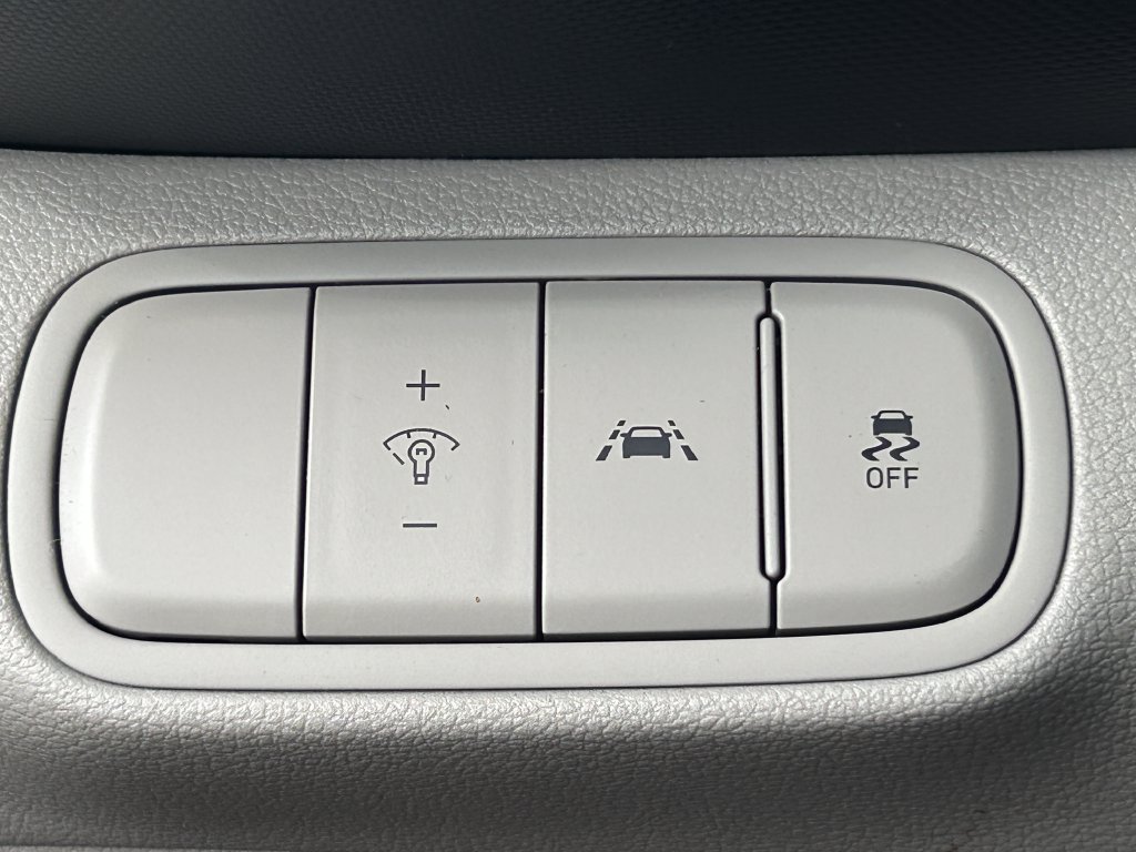 Used 2022 Hyundai Venue SEL FWD image 21