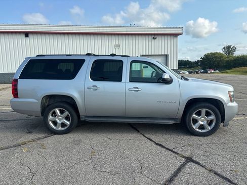 Used 2013 Chevrolet Suburban LT AWD/4WD image 4