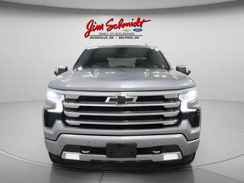 Used 2024 Chevrolet Silverado 1500 High Country w/ High Country Premium Package AWD/4WD image 3