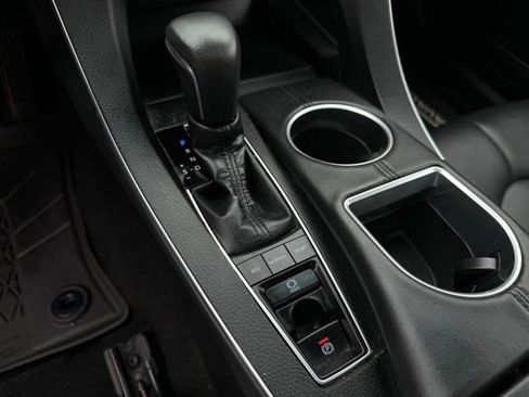 Used 2019 Toyota Avalon XLE w/ Moonroof Package image 26