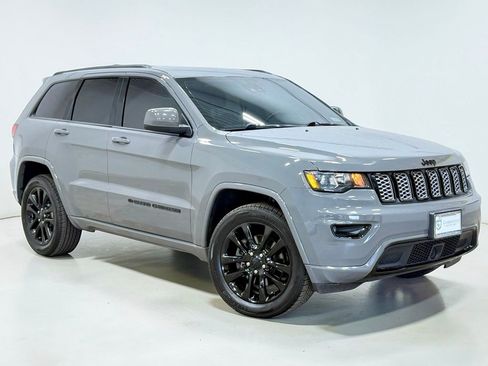 Used 2022 Jeep Grand Cherokee Laredo X image 5