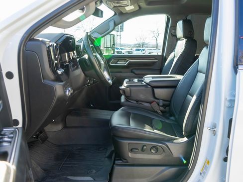 Used 2024 GMC Sierra 3500 SLT w/ X31 Off-Road Package image 11