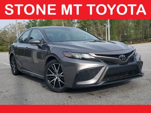 Used 2024 Toyota Camry SE image 1