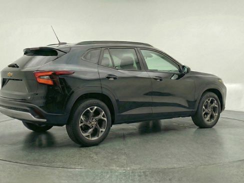 Used 2025 Chevrolet Trax LT image 9