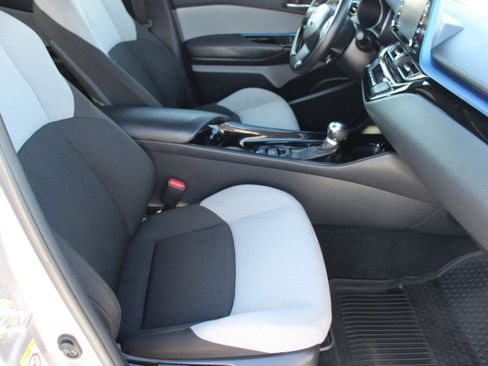 Used 2019 Toyota C-HR XLE image 18