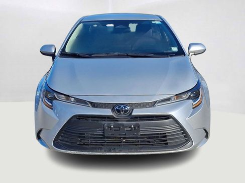 Used 2023 Toyota Corolla LE image 3