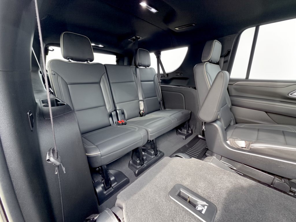 Used 2023 GMC Yukon XL SLT w/ SLT Luxury Package AWD/4WD image 31