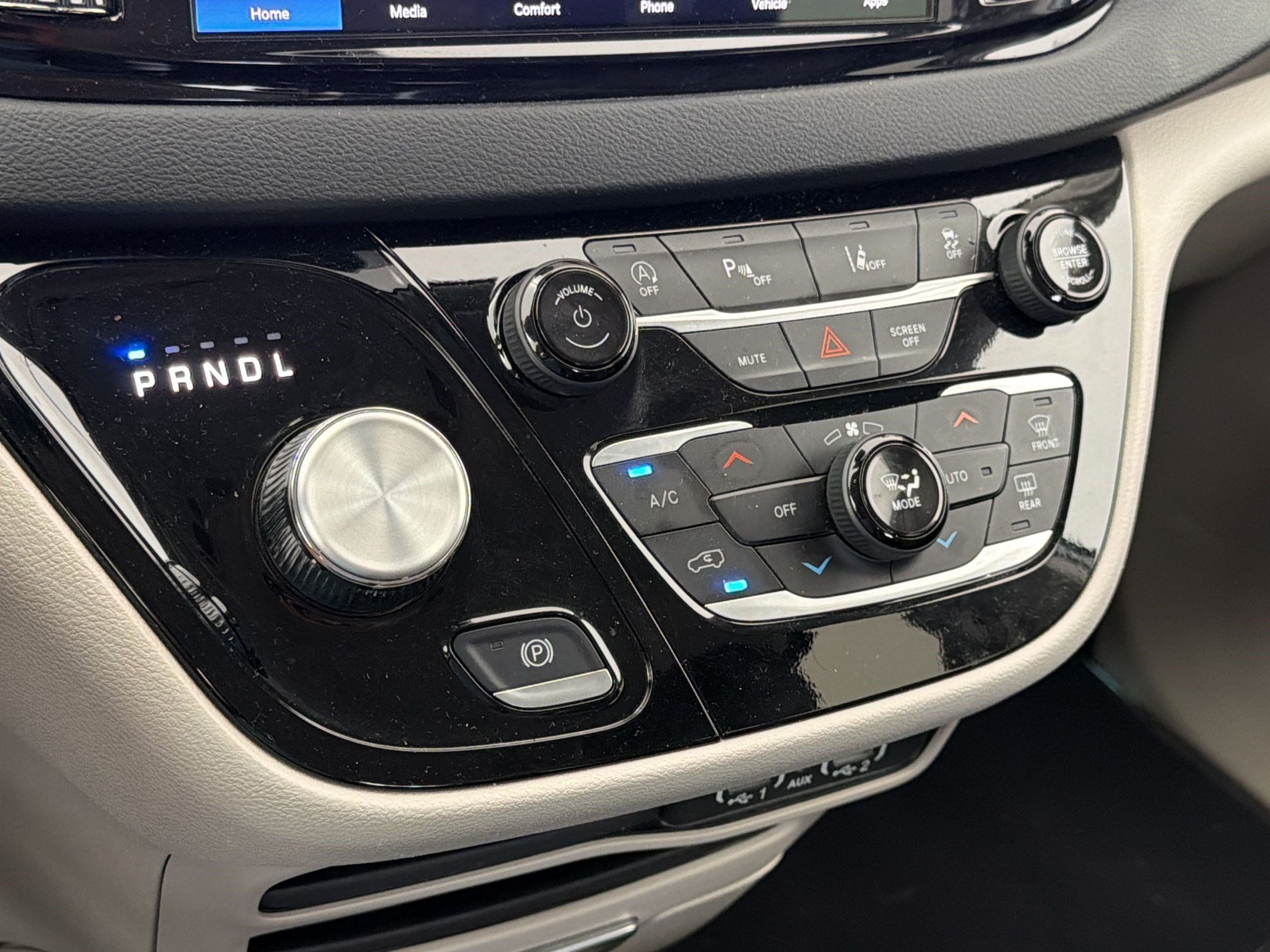 Used 2024 Chrysler Pacifica Touring-L FWD image 17