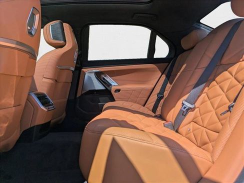 Used 2025 BMW 740i xDrive w/ Premium Package image 17