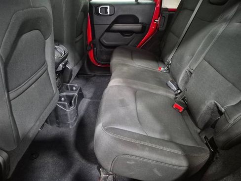 Used 2018 Jeep Wrangler Unlimited Sahara AWD/4WD image 10