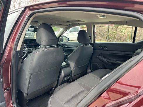 Used 2024 Nissan Altima 2.5 SV w/ SV Premium Package image 16