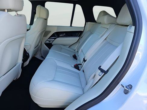 Certified 2025 Land Rover Range Rover SE image 20