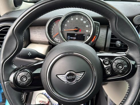 Used 2018 MINI Cooper S image 9