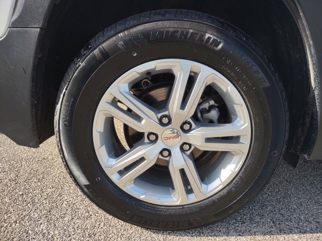 Used 2024 GMC Terrain SLE FWD image 24