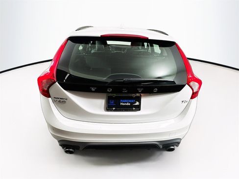 Used 2018 Volvo V60 T5 Dynamic w/ Vision Package image 6