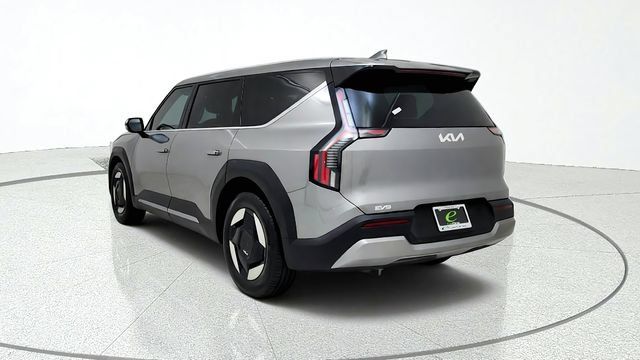 Used 2024 Kia EV9 Light Long Range RWD image 7