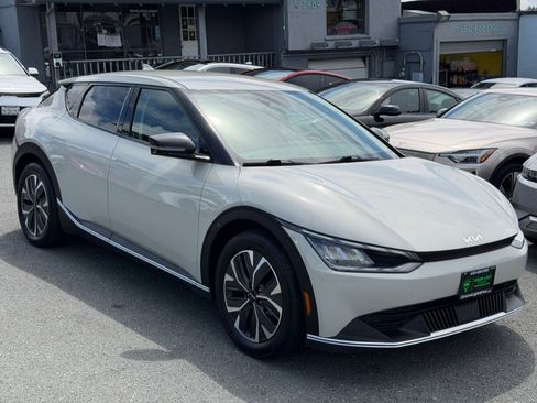 Used 2024 Kia EV6 Light AWD/4WD image 3