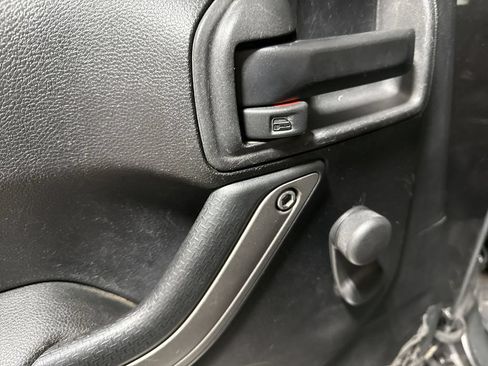 Used 2018 Jeep Wrangler Sport AWD/4WD image 18