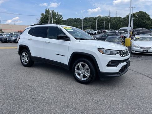 Used 2024 Jeep Compass Latitude AWD/4WD image 6