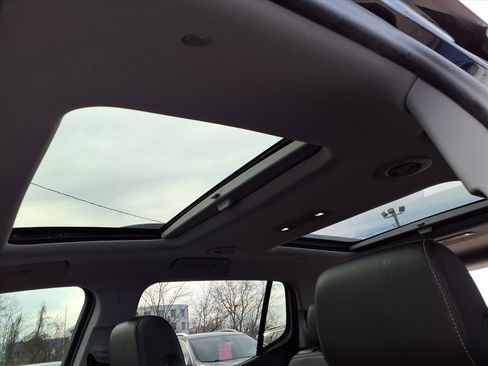 Used 2021 GMC Acadia SLT w/ Preferred Package image 26