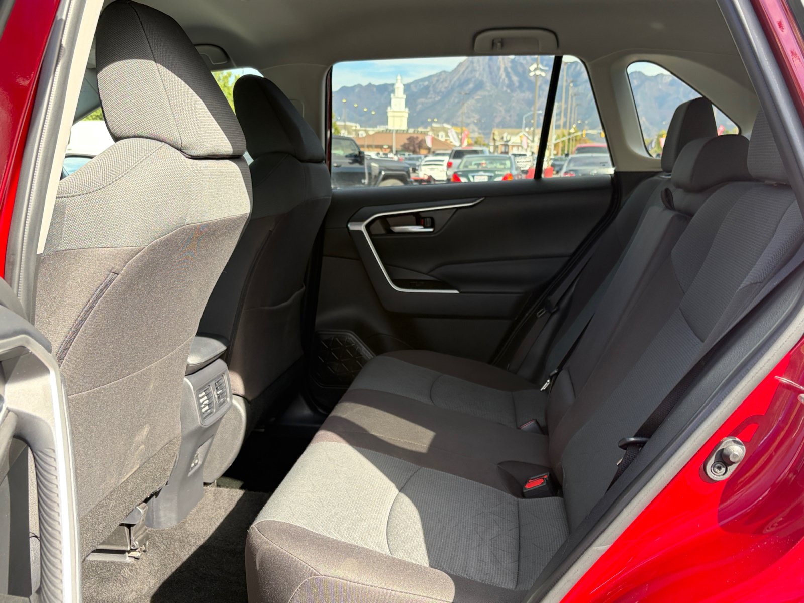 Used 2025 Toyota RAV4 XLE AWD/4WD image 25