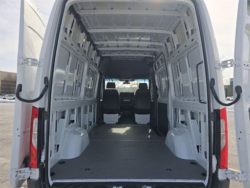Used 2025 Mercedes-Benz Sprinter 2500 image 15