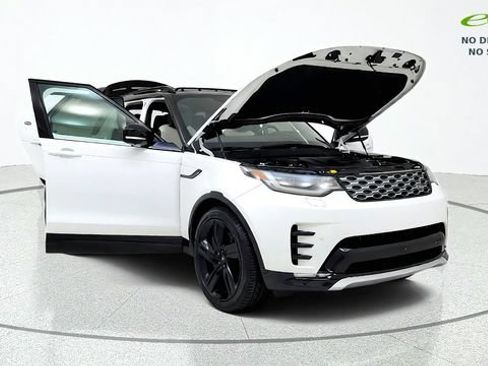 Used 2023 Land Rover Discovery Metropolitan Edition AWD/4WD image 11
