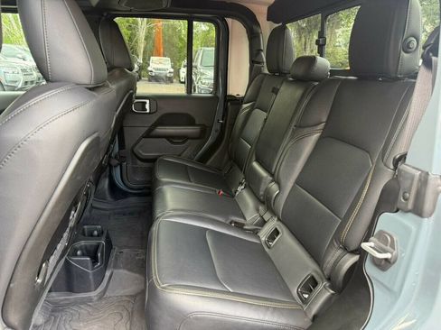 Used 2025 Jeep Gladiator Sport AWD/4WD image 8