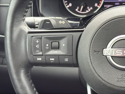 Used 2023 Nissan Pathfinder SL AWD/4WD image 30