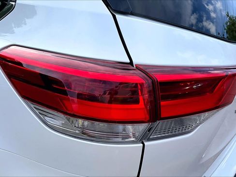 Used 2018 Toyota Highlander XLE AWD/4WD image 27