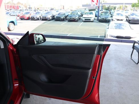 Used 2021 Tesla Model Y Long Range image 34