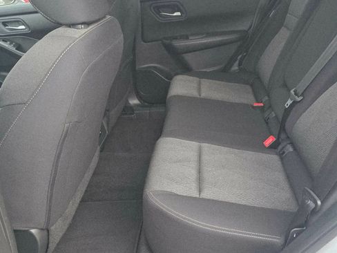 Used 2024 Nissan Rogue SV image 10