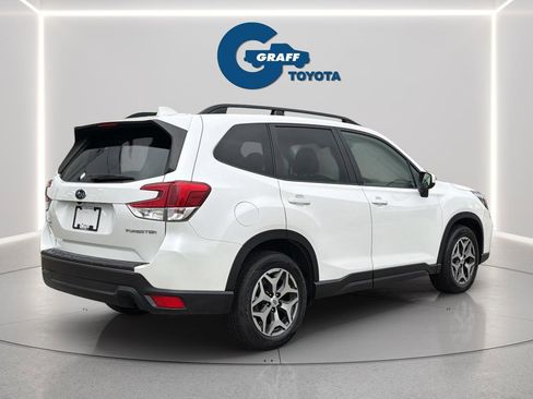 Used 2021 Subaru Forester Premium image 8