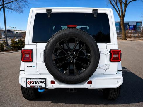 Used 2021 Jeep Wrangler Unlimited Sahara AWD/4WD image 8