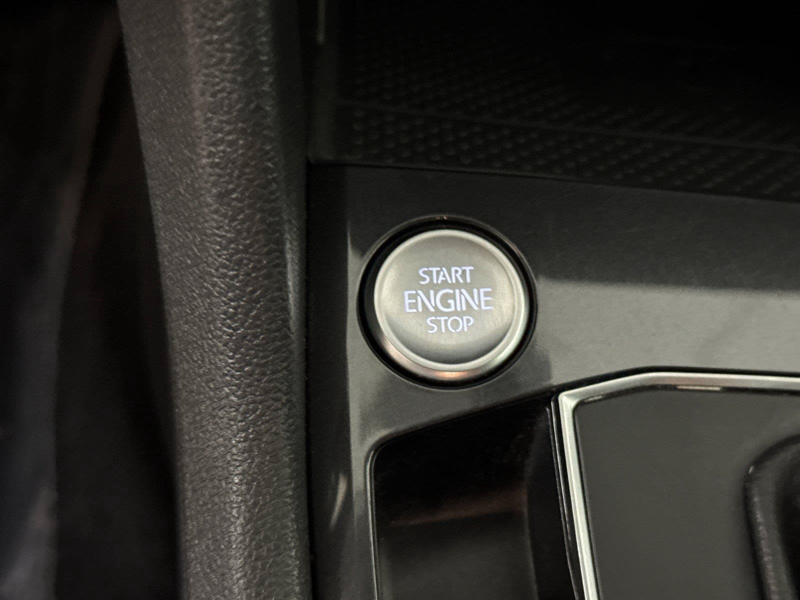 Used 2020 Volkswagen Tiguan SE AWD/4WD image 21