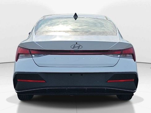 Used 2024 Hyundai Elantra SEL FWD image 7