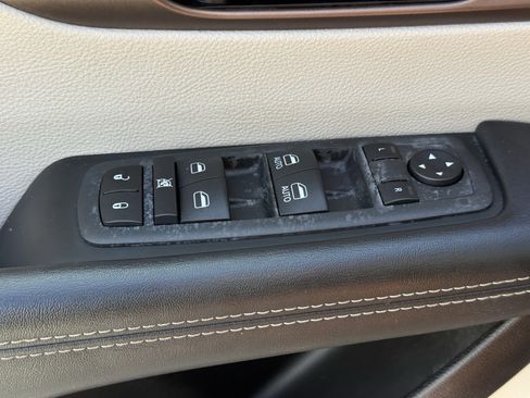 Used 2023 Chrysler Voyager LX FWD image 26