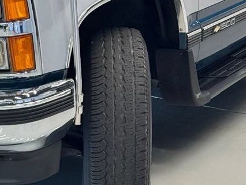 Used 1993 Chevrolet Suburban 4WD image 25