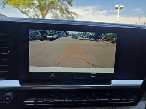 Used 2023 Chevrolet Silverado 1500 LT AWD/4WD image 21
