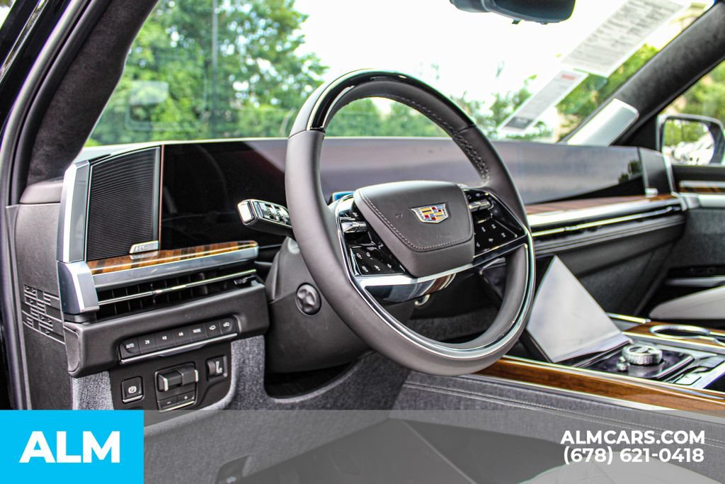 Used 2026 Cadillac Escalade Platinum Sport w/ LPO, Floor Liner Package AWD/4WD image 22