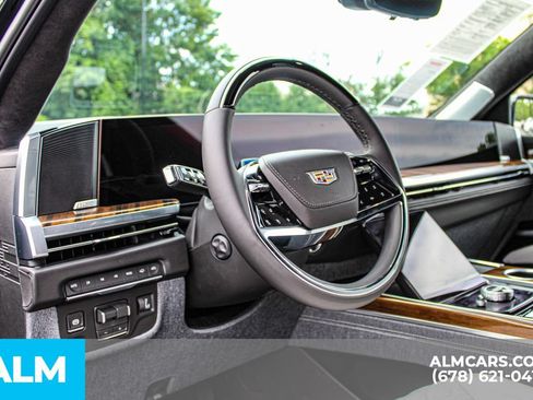 Used 2026 Cadillac Escalade Platinum Sport w/ LPO, Floor Liner Package AWD/4WD image 22
