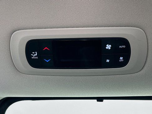 Used 2017 Chrysler Pacifica Touring-L FWD image 23